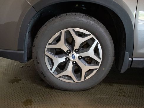 Used 2020 Subaru Forester Premium AWD/4WD image 9