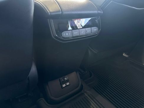 Used 2023 Toyota Highlander XLE AWD/4WD image 23