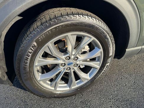 Used 2022 Ford Explorer XLT w/ Equipment Group 202A AWD/4WD image 28