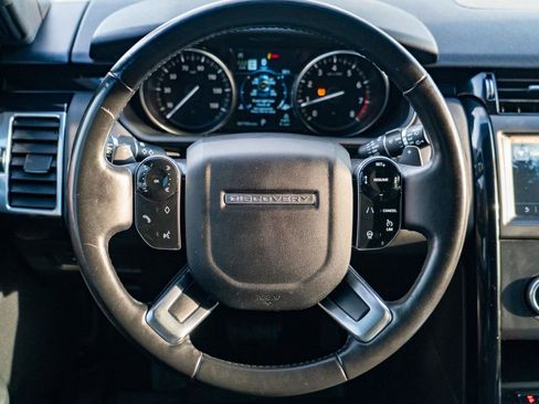 Used 2019 Land Rover Discovery SE image 17