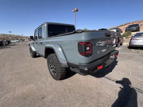 Used 2025 Jeep Gladiator Rubicon image 3