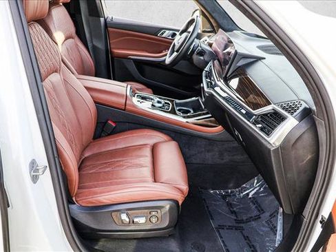 Used 2025 BMW X7 M60i image 28