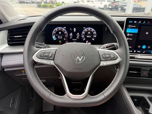 New 2026 Volkswagen Tiguan SE FWD image 24
