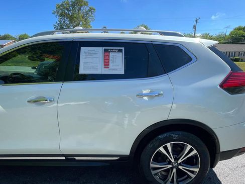 Used 2017 Nissan Rogue SL w/ SL Premium Package FWD image 4