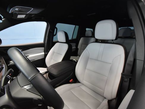 Used 2026 Chevrolet Traverse High Country w/ LPO, Floor Liner Package FWD image 21