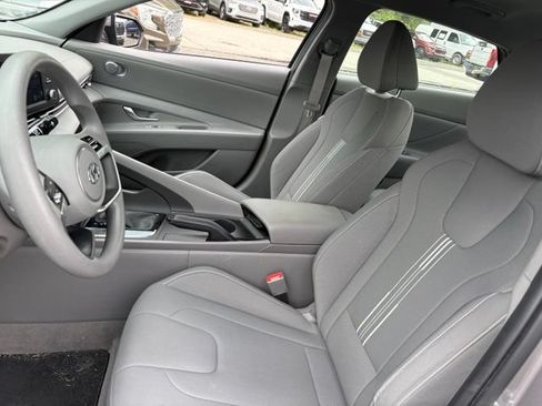 Used 2023 Hyundai Elantra SEL FWD image 9