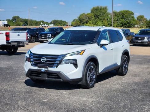 Used 2024 Nissan Rogue SV FWD image 3