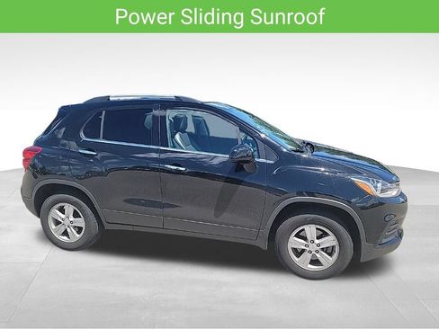 Certified 2020 Chevrolet Trax LT w/ Sun & Sound Package AWD/4WD image 19