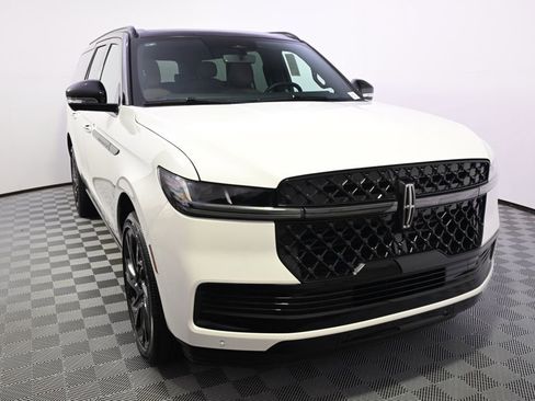 New 2026 Lincoln Navigator L Black Label AWD/4WD image 9