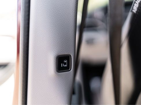 Used 2018 Chrysler Pacifica Touring-L image 25