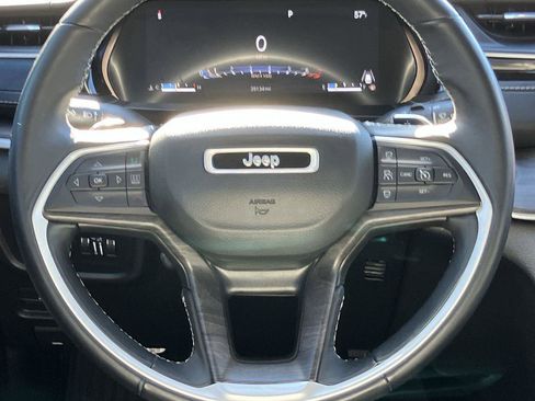 Used 2022 Jeep Grand Cherokee Limited w/ Luxury Tech Group II image 21