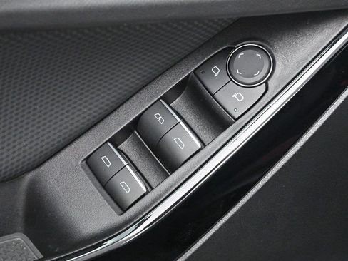 Used 2025 Chevrolet Equinox RS w/ Safety and Technology Package FWD image 13