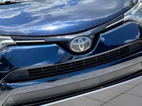 Used 2018 Toyota RAV4 Limited FWD image 30