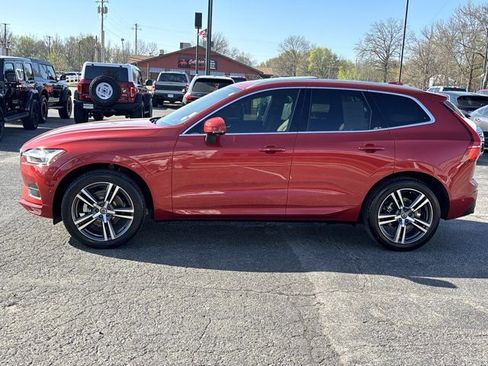 Used 2019 Volvo XC60 T5 Momentum w/ Multimedia Package image 11