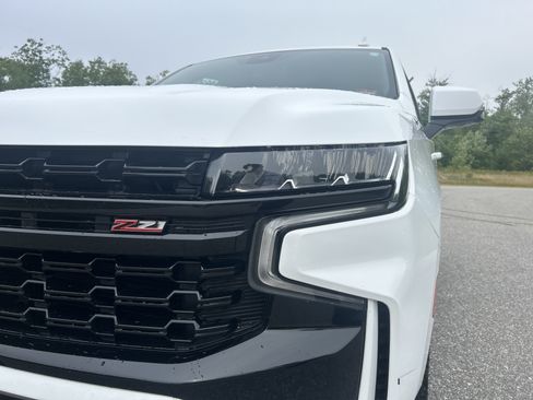 Used 2024 Chevrolet Tahoe Z71 w/ Luxury Package AWD/4WD image 9