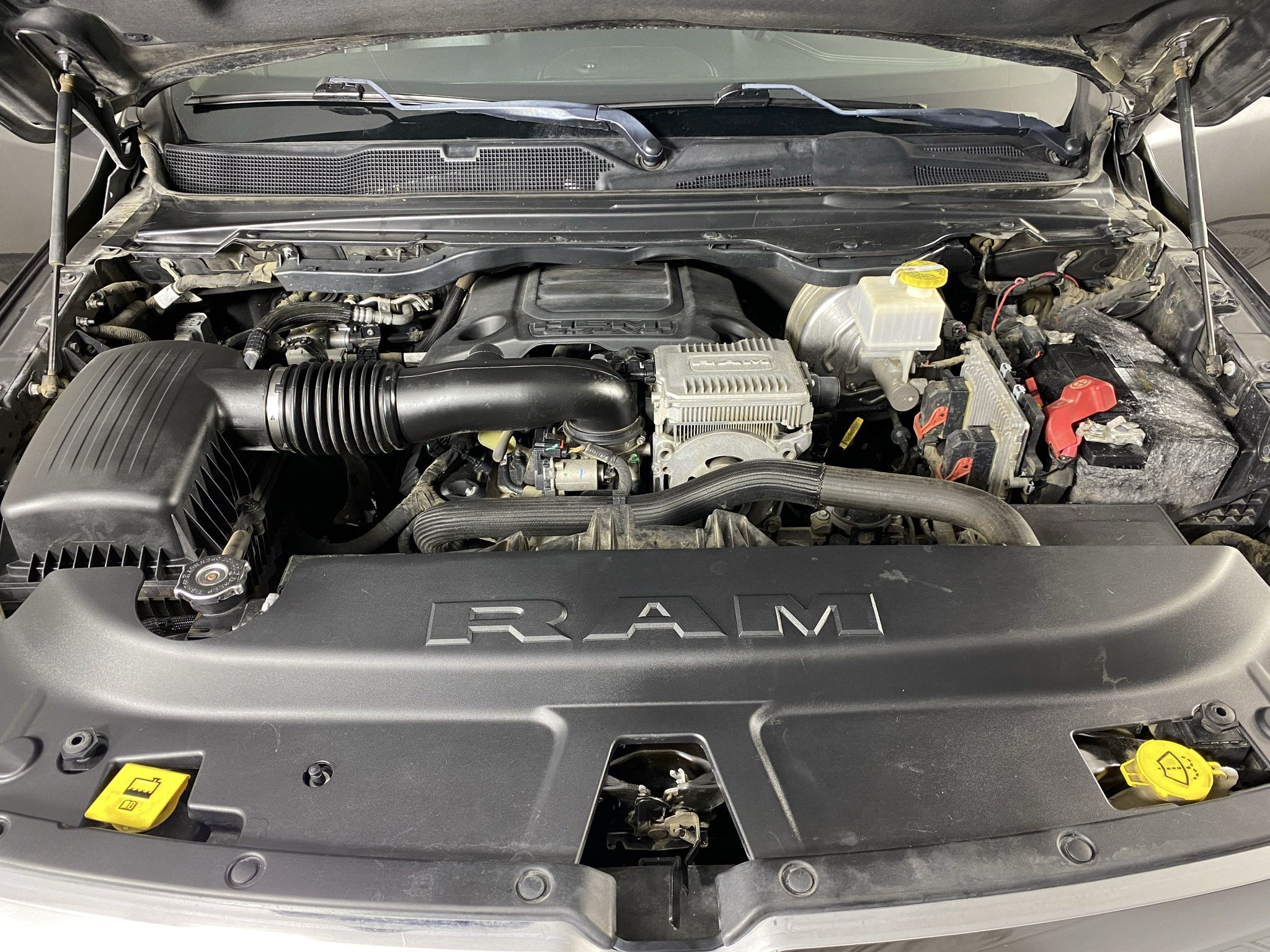 Used 2019 RAM 1500 Laramie AWD/4WD image 31