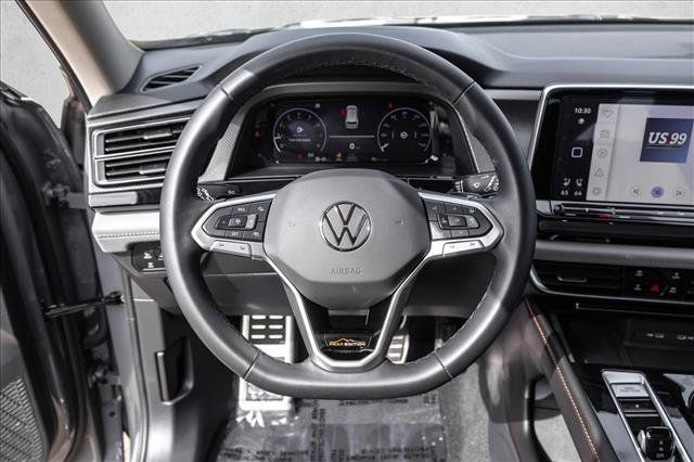 Used 2024 Volkswagen Atlas Peak Edition SEL AWD/4WD image 13
