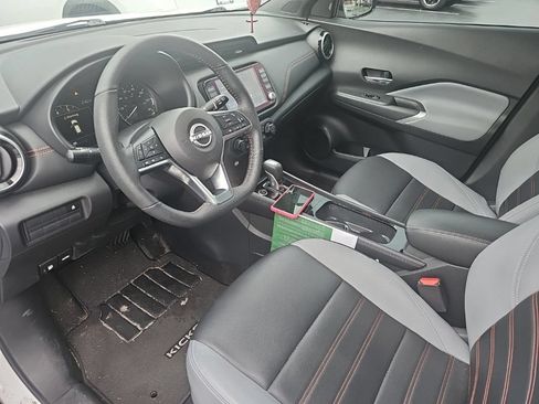 Certified 2024 Nissan Kicks SR w/ SR Premium Package FWD image 8