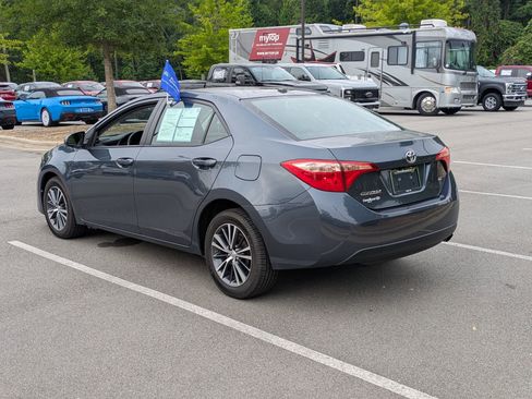 Used 2017 Toyota Corolla LE w/ LE Premium Package w/Moonroof FWD image 6