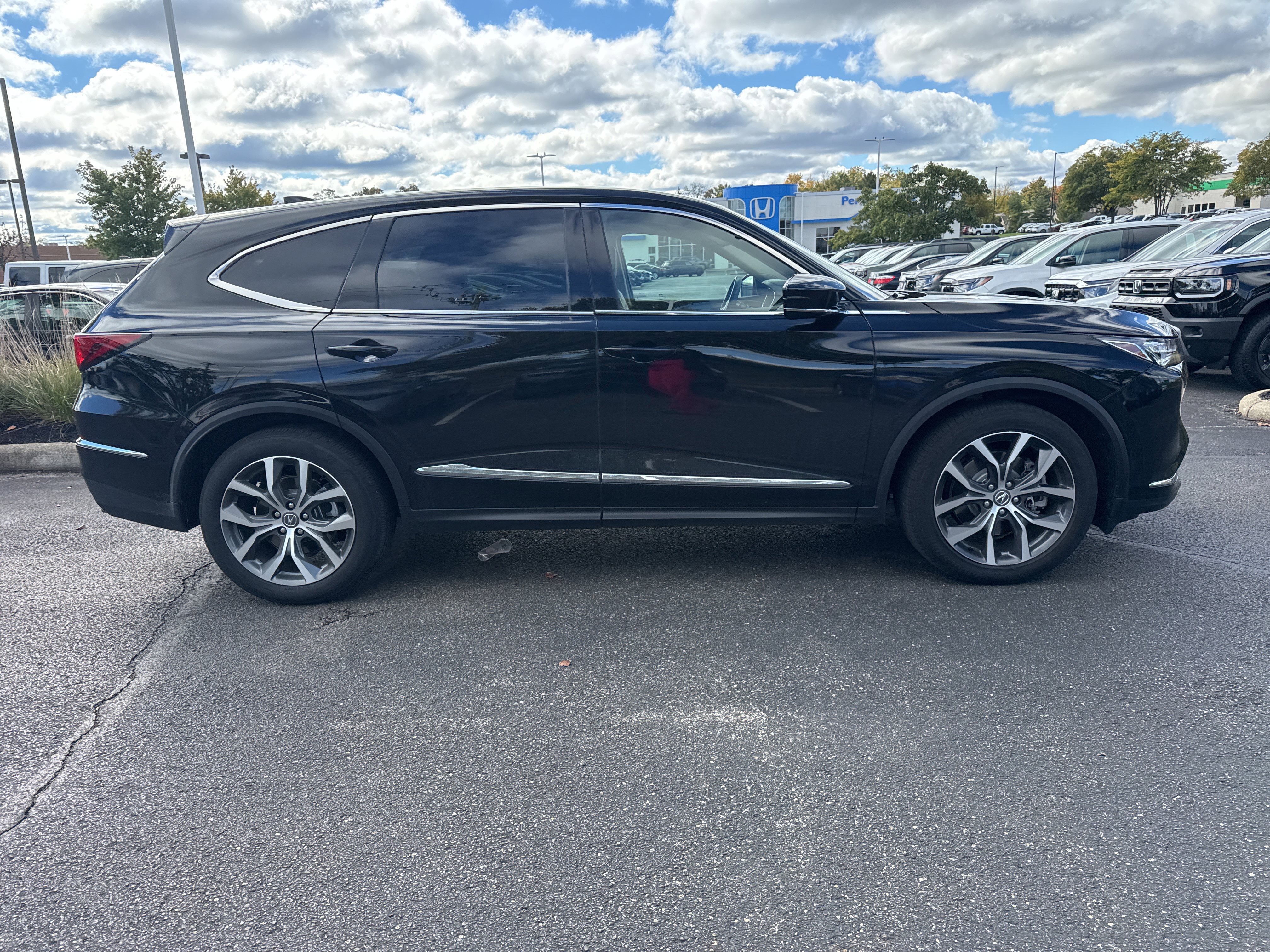 Used 2023 Acura MDX w/ Technology Package AWD/4WD image 2