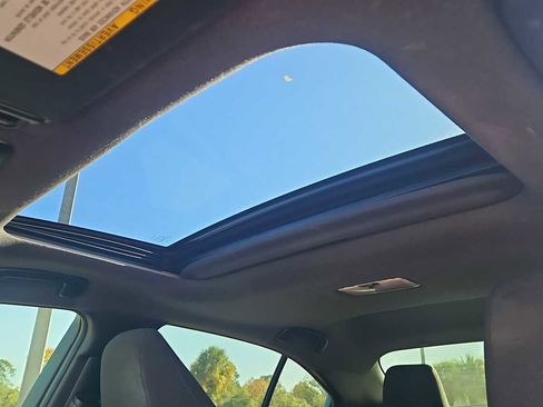 Used 2022 Toyota Corolla SE image 16