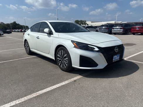 Used 2023 Nissan Altima 2.5 SV FWD image 7