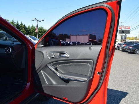 Used 2019 Mercedes-Benz GLA 250 4MATIC image 38