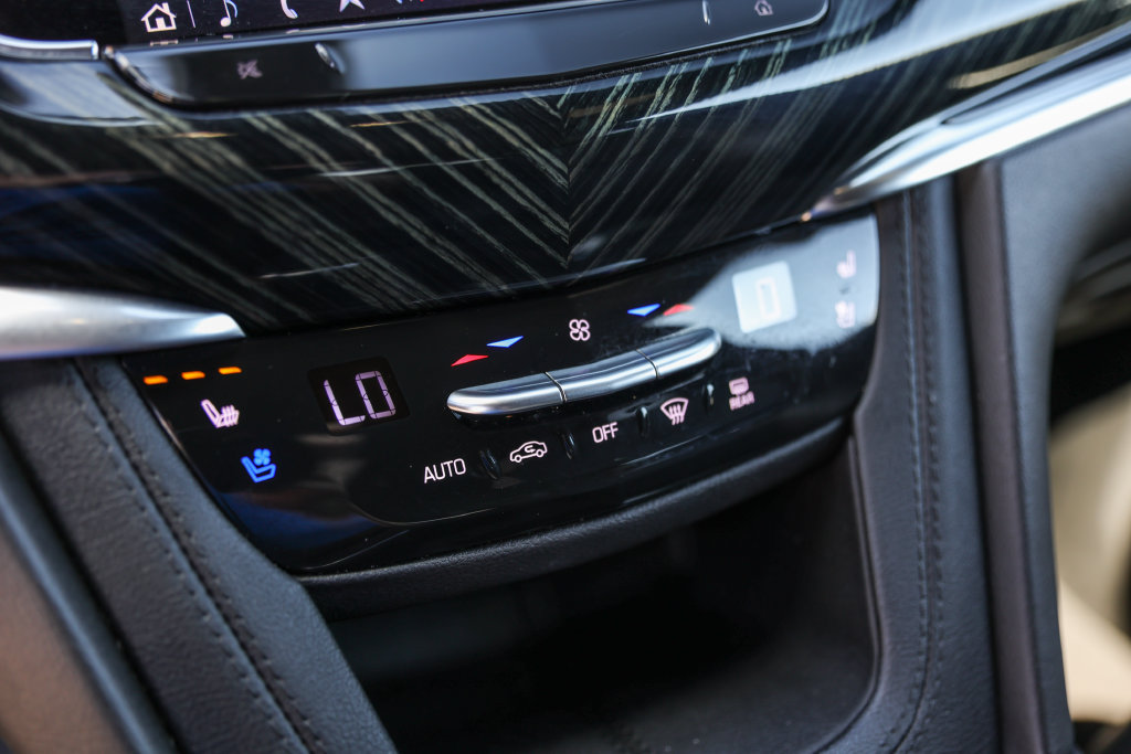 Used 2025 Cadillac XT6 Premium Luxury FWD image 19