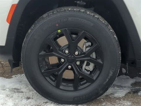 New 2025 Jeep Grand Cherokee L Altitude image 14