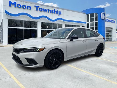 Used 2023 Honda Civic Sport image 3