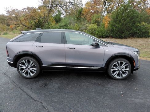 New 2026 Cadillac Optiq Luxury 2 image 4