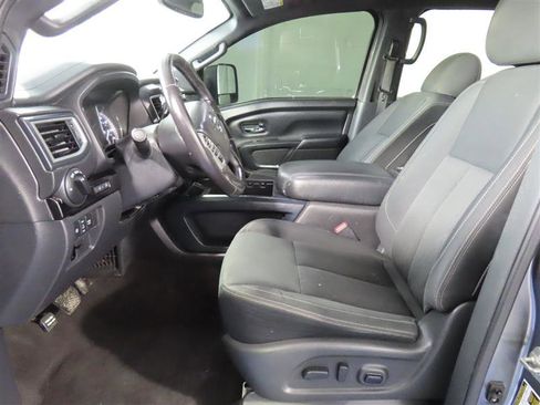 Used 2019 Nissan Titan SV w/ SV Convenience Package AWD/4WD image 17