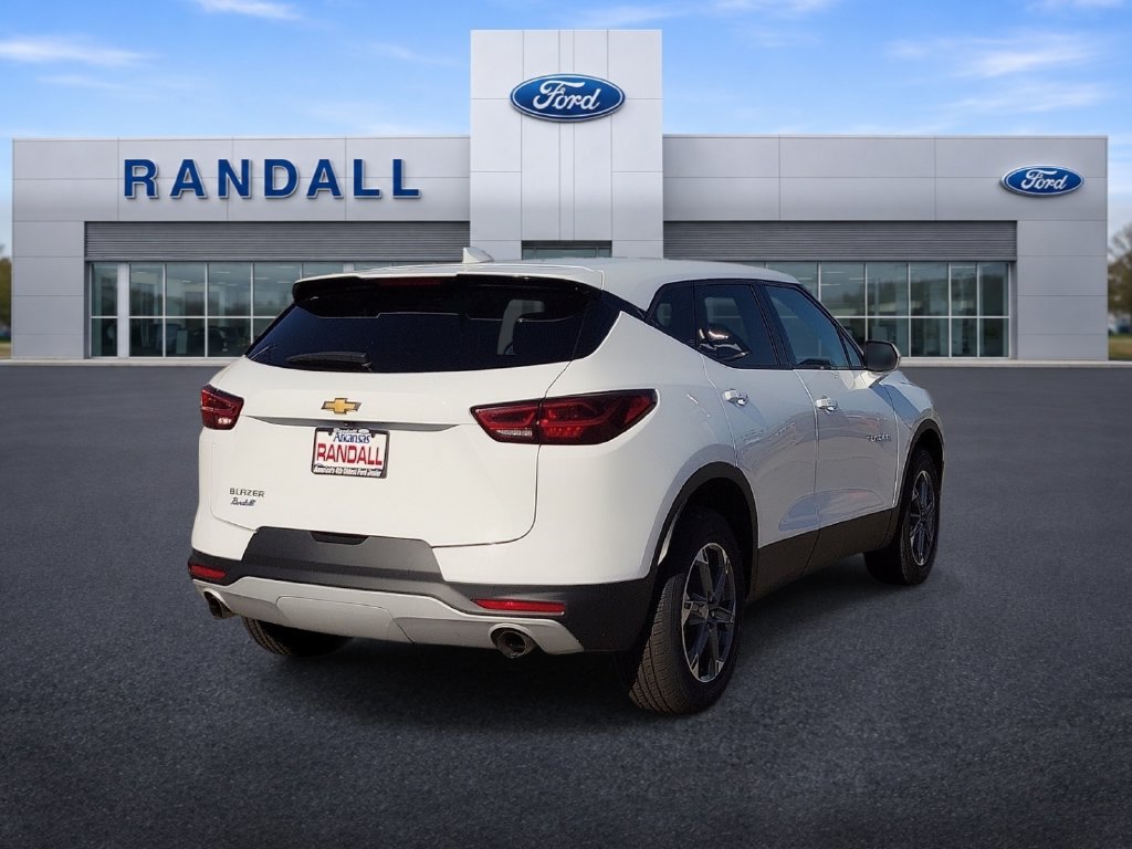 Used 2025 Chevrolet Blazer LT FWD image 5