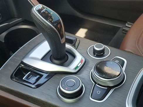 Used 2021 Alfa Romeo Stelvio Ti w/ Nero Edizione AWD/4WD image 24