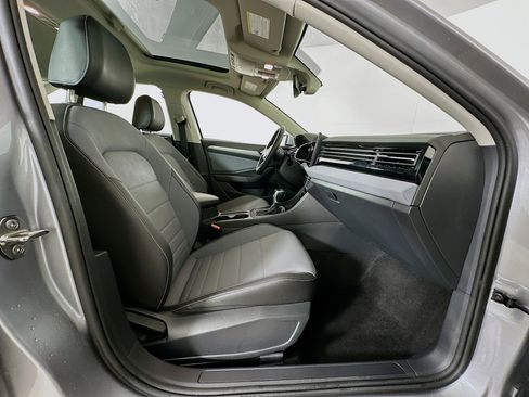 Used 2025 Volkswagen Jetta SE image 30