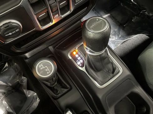 Used 2021 Jeep Gladiator Willys image 20