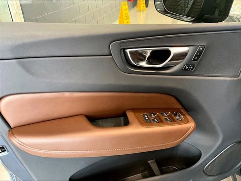 Used 2025 Volvo XC60 B5 Plus w/ Climate Package image 11