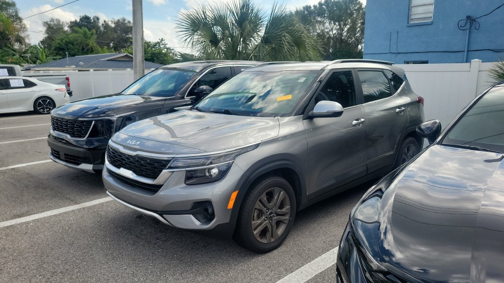 Used 2023 Kia Seltos S w/ Navigation Package FWD image 1