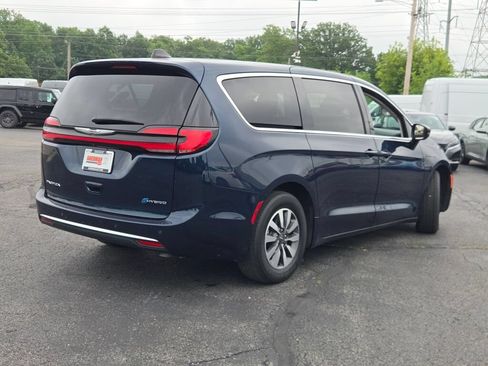 Certified 2024 Chrysler Pacifica Limited FWD image 20