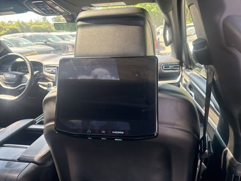 Used 2023 Jeep Wagoneer L Series III w/ Premium Group I image 9