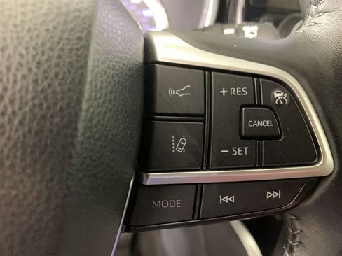 Used 2023 Toyota Highlander XLE AWD/4WD image 23