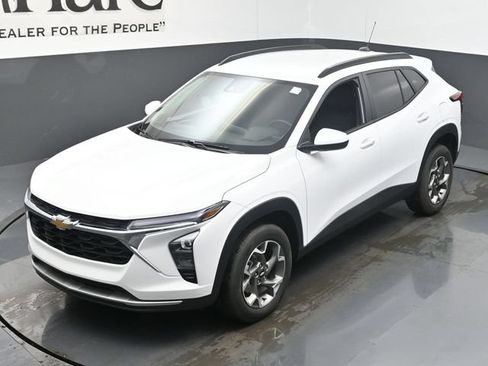 Used 2025 Chevrolet Trax LT w/ LT Convenience Package FWD image 23