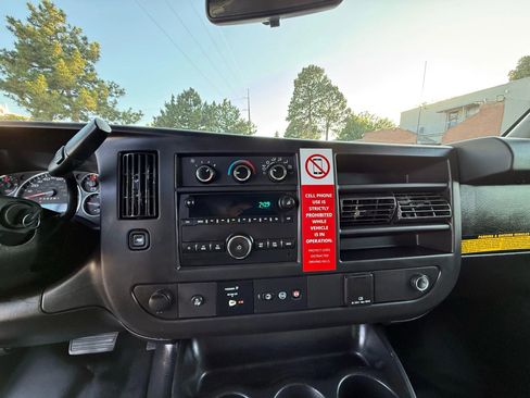 Used 2018 Chevrolet Express 2500 image 25