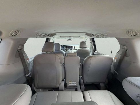 Used 2020 Toyota Sienna XLE image 11