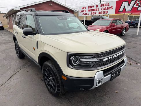 Used 2025 Ford Bronco Sport Badlands image 3