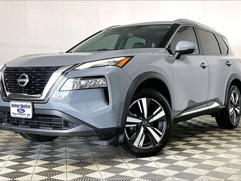 Used 2023 Nissan Rogue SL image 2