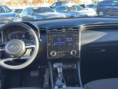 Used 2022 Hyundai Tucson SE image 12