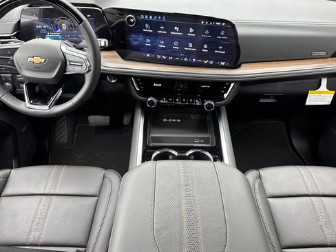 New 2026 Chevrolet Suburban High Country image 12