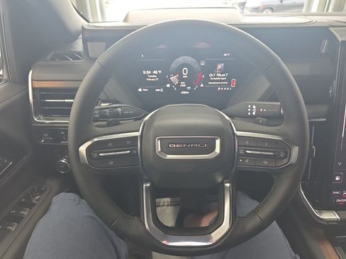 Used 2026 GMC Yukon Denali w/ Sun & Power Step Package image 43