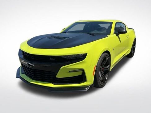 Used 2019 Chevrolet Camaro SS RWD image 3